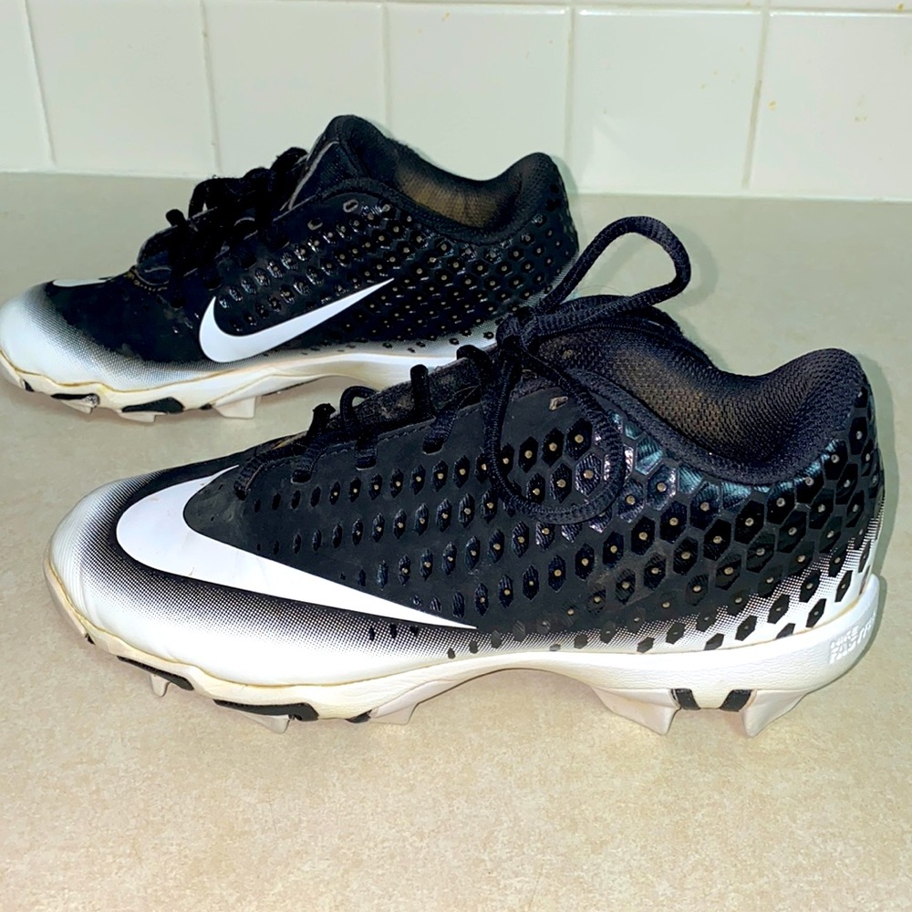 Nike YOUTH Vapor baseball cleats gently worn